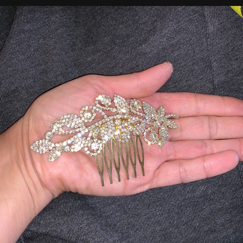 Elegant Gold Floral Hair Comb